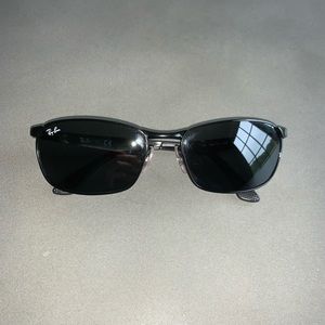 Women’s black Ray Ban Sunglasses